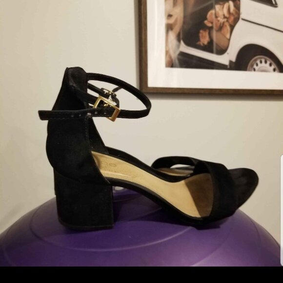 Black also pumps - Picture 2 of 3